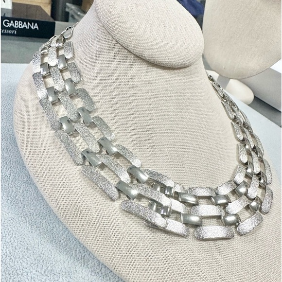 Silver Tone Texture and Polish Wide Link Collar Necklace - Picture 2 of 3